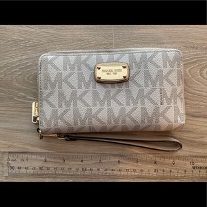Michael Kors Wristlet Wallet